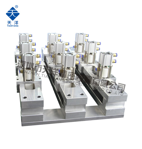 18個(gè)圓X20插齒式氣動打孔機(jī)